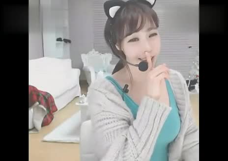 台韩混血美女视讯主播SneakyAngela被逼迫直播剃毛影片疯传